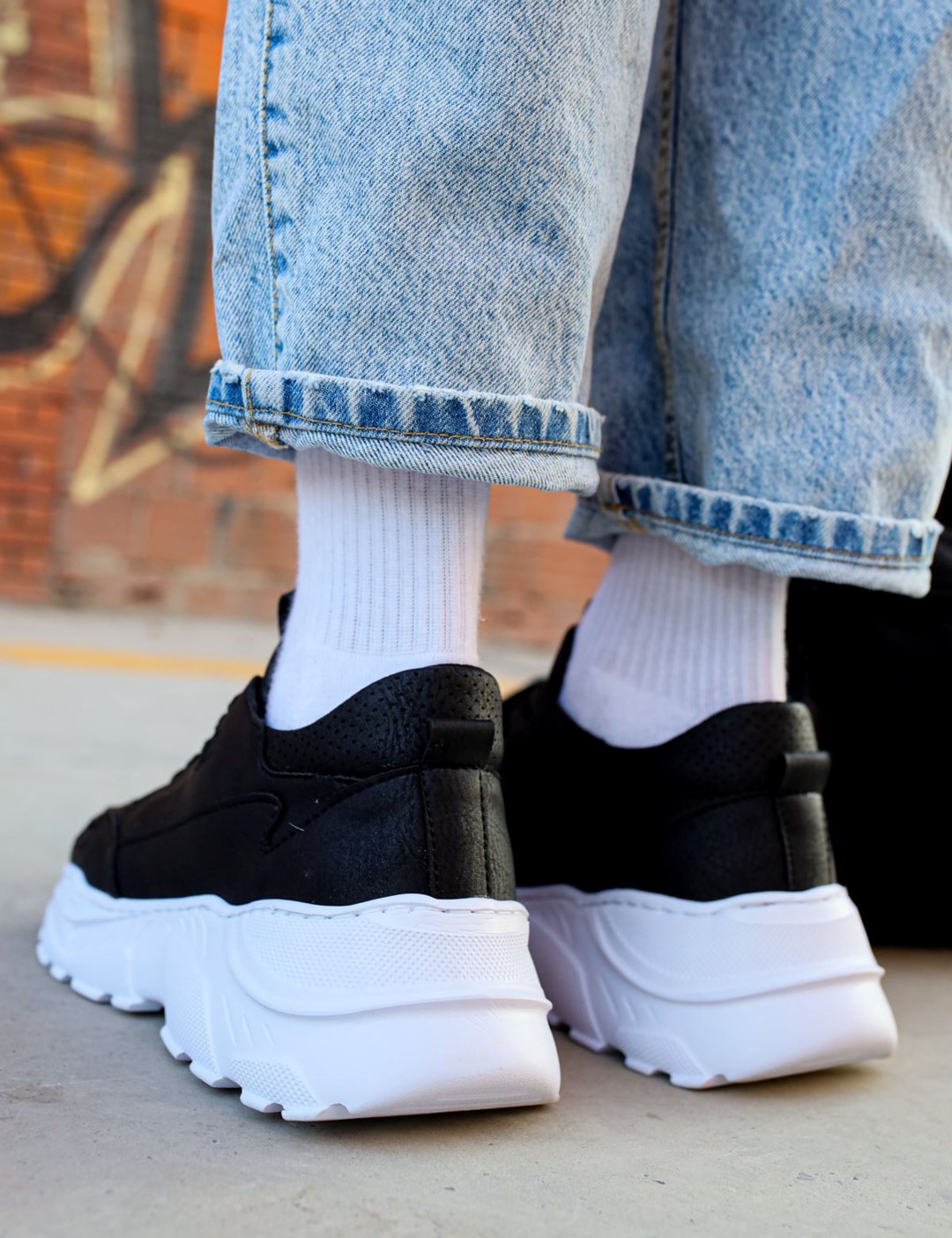 Ανδρικά ασπρόμαυρα Sneakers δερματίνη τρακτερωτή σόλα CH089M φωτογραφία